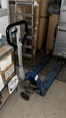 1 Gabelhubwagen Pfeifer